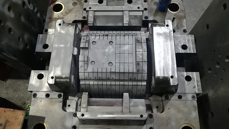 SKD61顶针硬度不是越高越好，很多模具报废都毁在这点上
