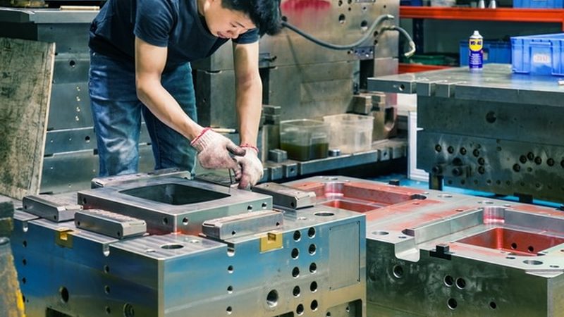 汽车零部件注塑模具定制：关键工艺与选型要点**