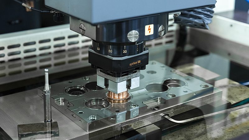 电子元件拉伸模具定制：揭秘其核心工艺与选型要点